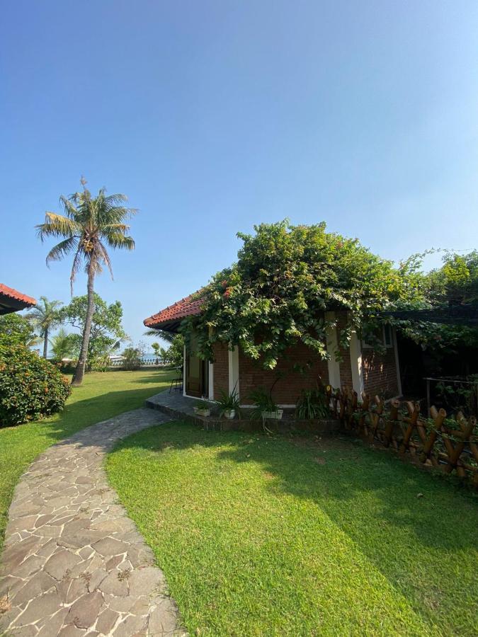 Jepara Marina Beach Bungalows Exteriör bild