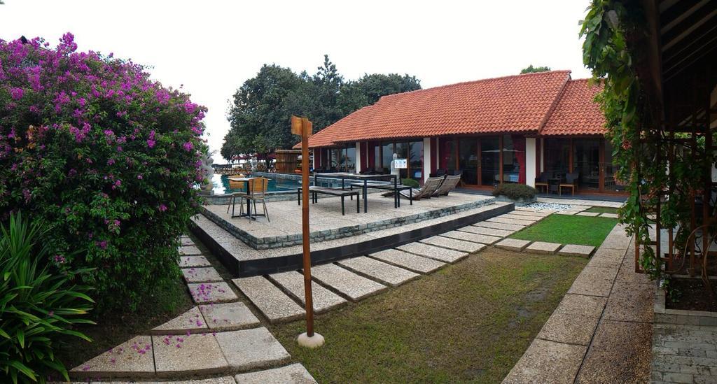 Jepara Marina Beach Bungalows Exteriör bild